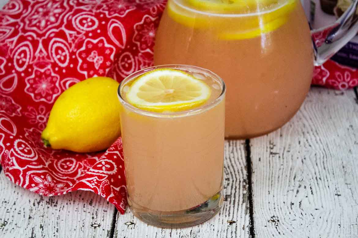 Homemade-Rhubarb-Lemonade